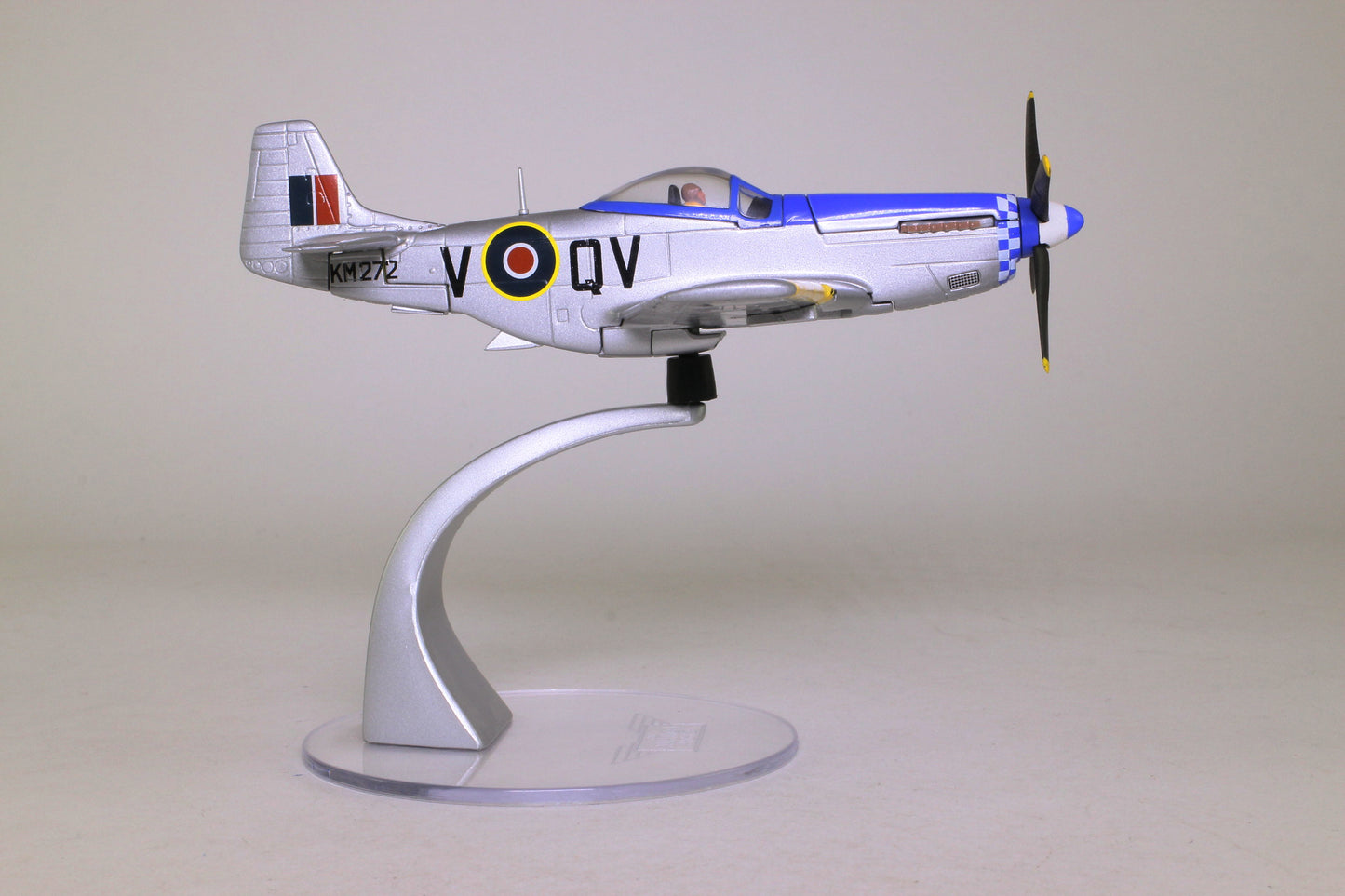 CORGI P-51D MUSTANG RAF "DOOLEYBIRD" ENGLAND 1945