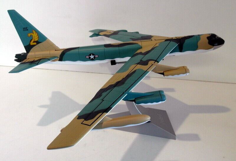 CORGI AA33505 B-52F STRATOFORTRESS USAF SAC 93RD BW 328TH BS CASTLE AIR FORCE BASE CA 1974