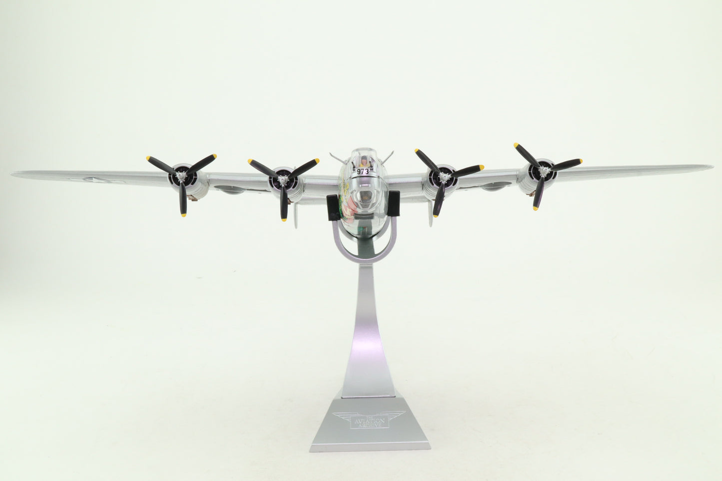 CORGI B-24J LIBERATOR USAAF "THE DRAGON AND HIS TAIL" 43RD BG 64TH BS 44-40973 1945