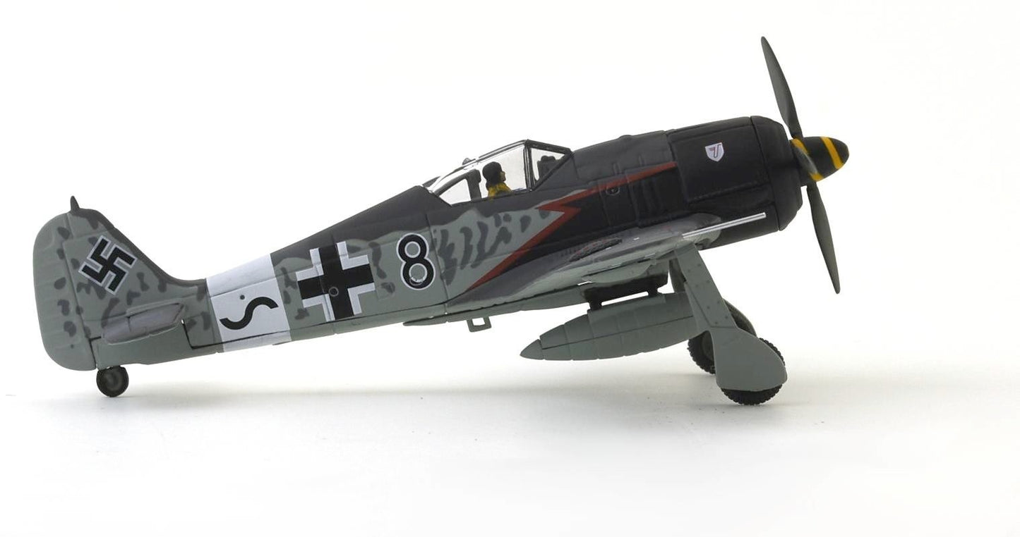 CORGI FW190A-8/R2 'BLACK 8' IV/JG.3 DREUX AIRFIELD, 1944