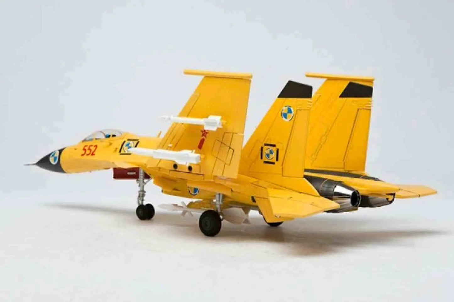 AIR FORCE ONE J-15 FLYING SHARK CHINESE NAVY RED 552