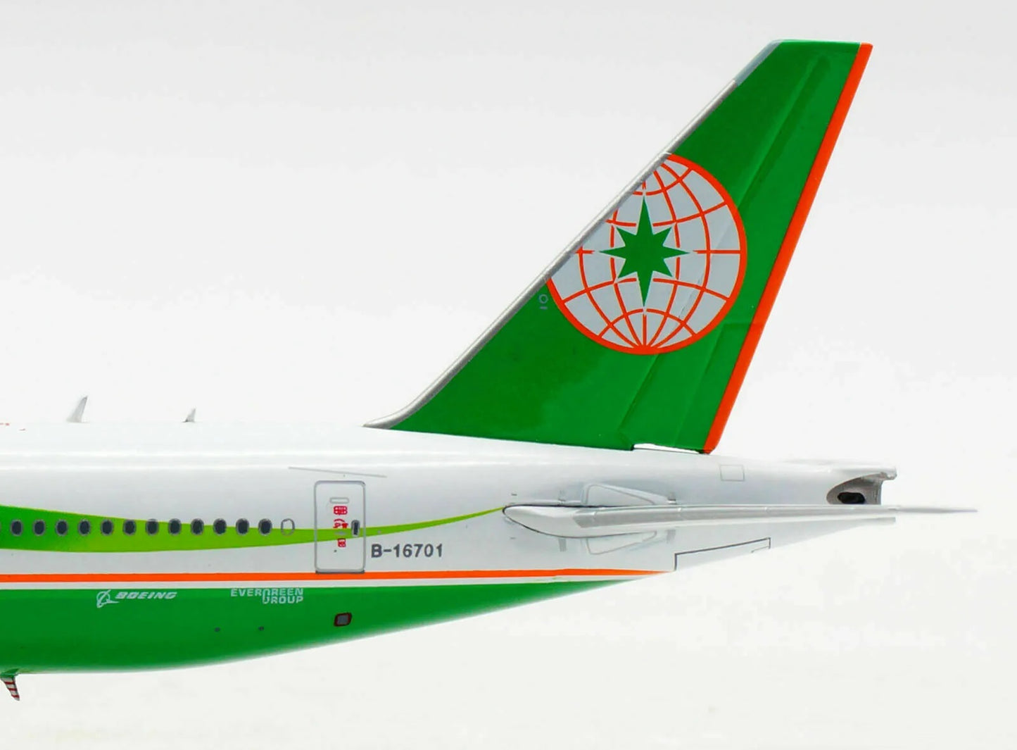 AVIATION 400 EVA AIR B777-300ER REG:B-16701