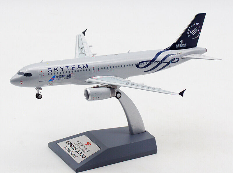 AVIATION 200 A320-200 CHINA SOUTHERN "SKYTEAM" REG: B-1697