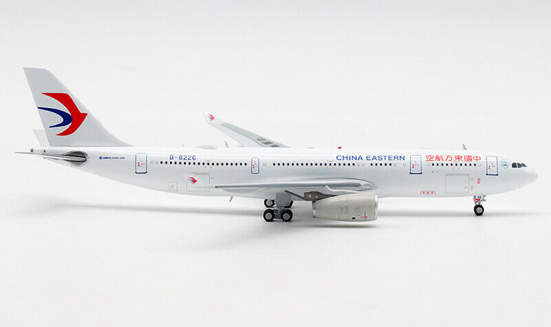 AVIATION 400 A330-200 CHINA EASTERN AIRLINES REG: B-8226