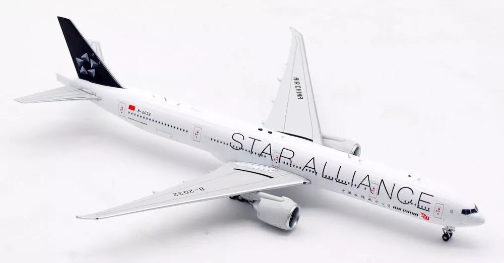 AVIATION 400 B777-300ER AIR CHINA "STAR ALLIANCE" REG: B-2032