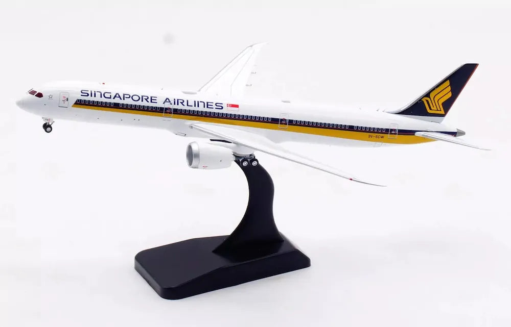 AVIATION 400 B787-10 DREAMLINER SINGAPORE AIRLINES REG: 9V-SCW (DETACHABLE GEAR)
