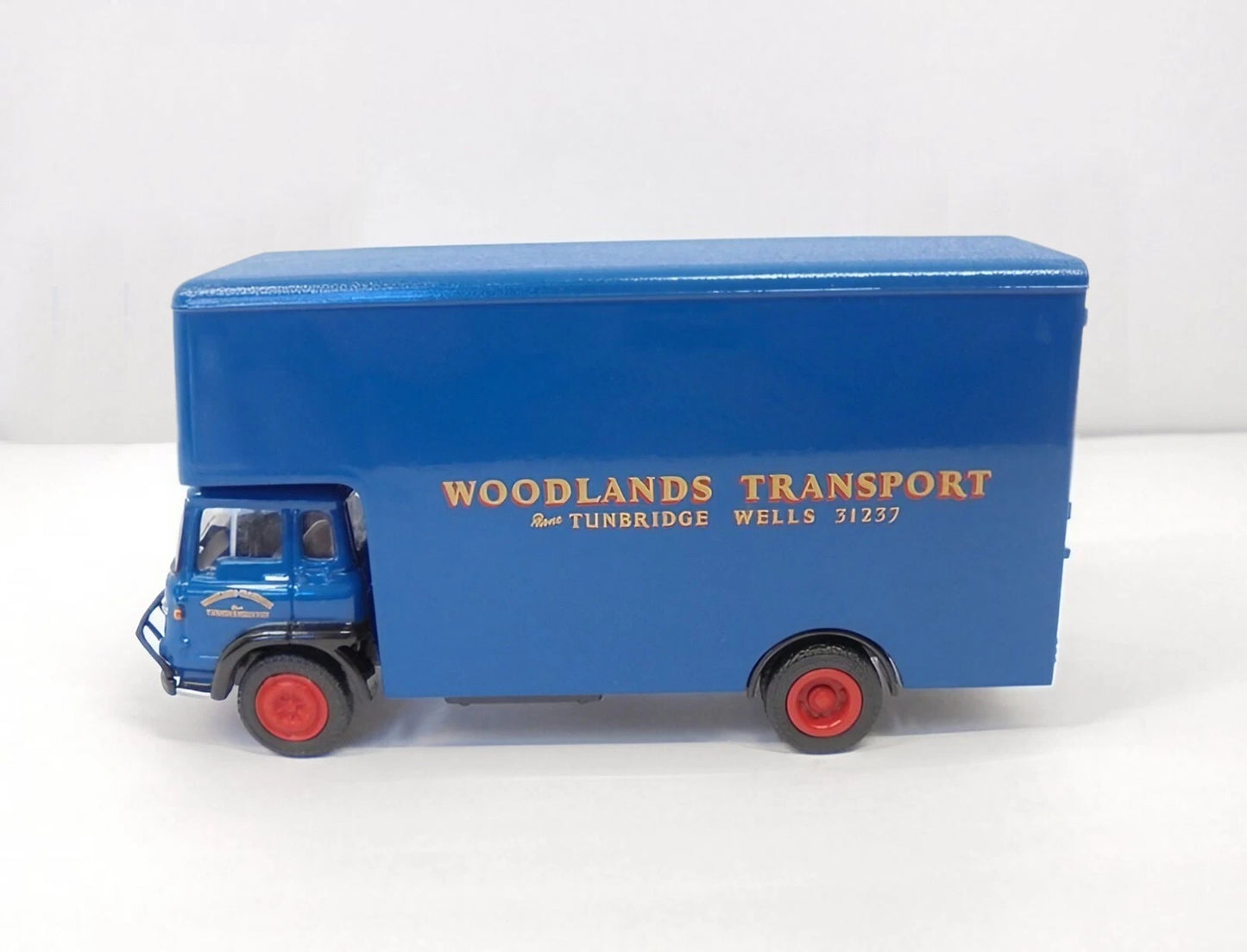 CORGI BEDFORD TK LUTON BOX VAN "WOODLANDS TRANSPORT"
