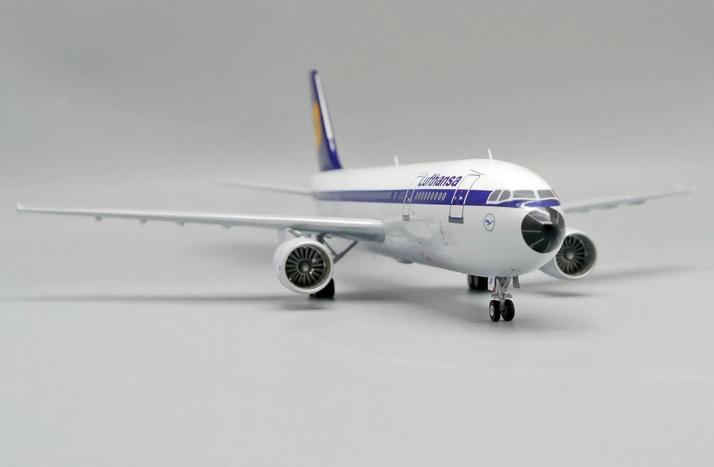 JC WINGS A300-600R LUFTHANSA REG: D-AIAP