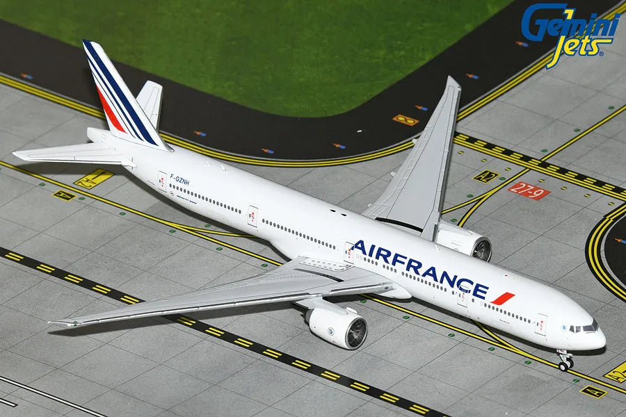 GEMINI JETS B777-300ER AIR FRANCE "NEW LIVERY" REG: F-GZNH