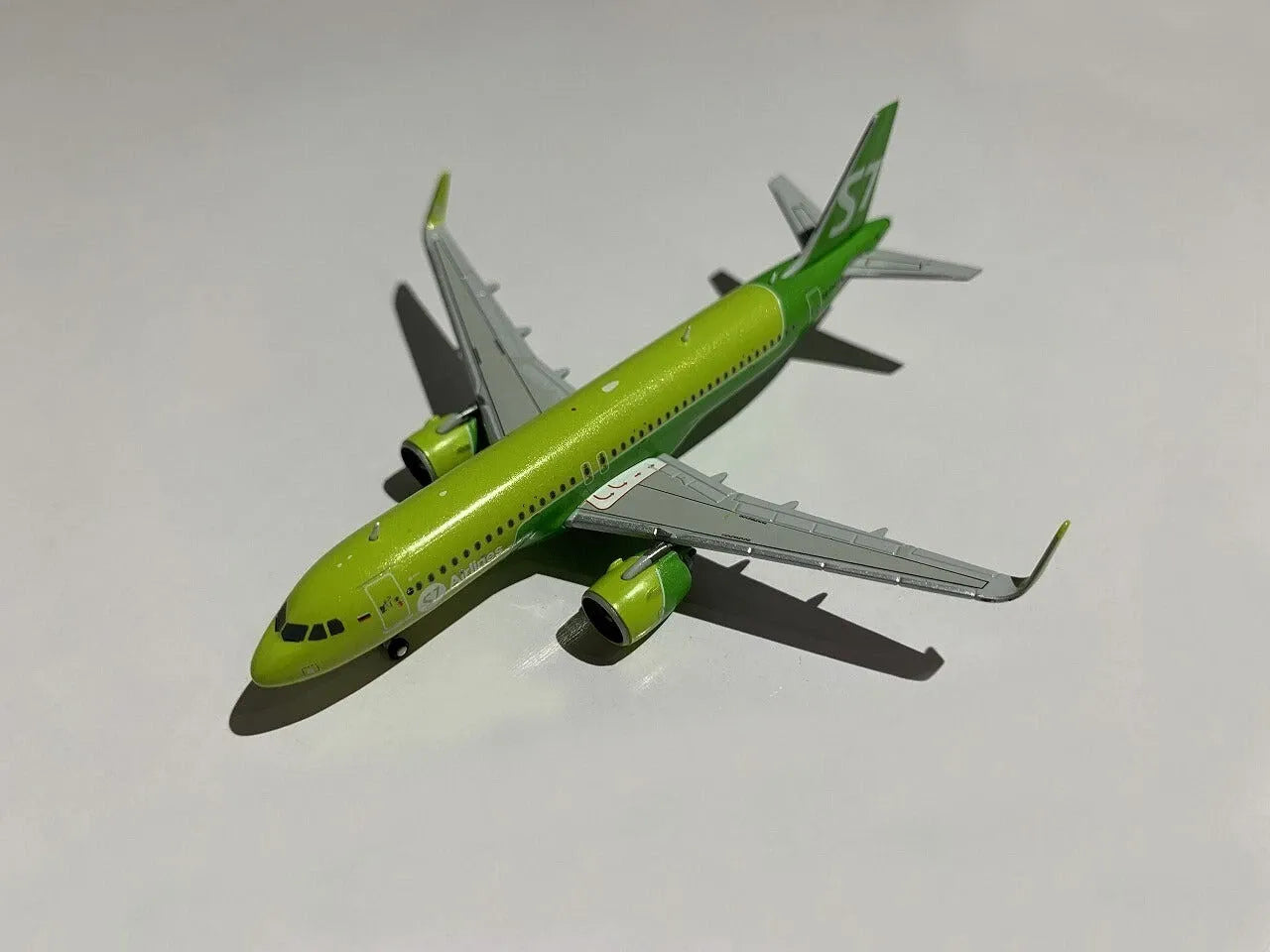GEMINI JETS A320 NEO S7 AIRLINES REG: RA-73428