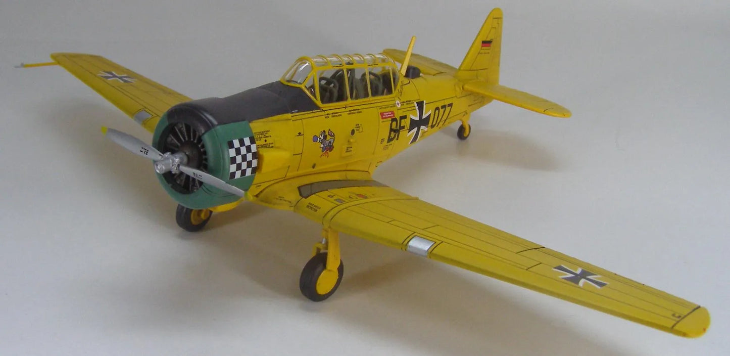HOBBY MASTER NORTH AMERICAN HARVARD MK 4 LUFTWAFFE