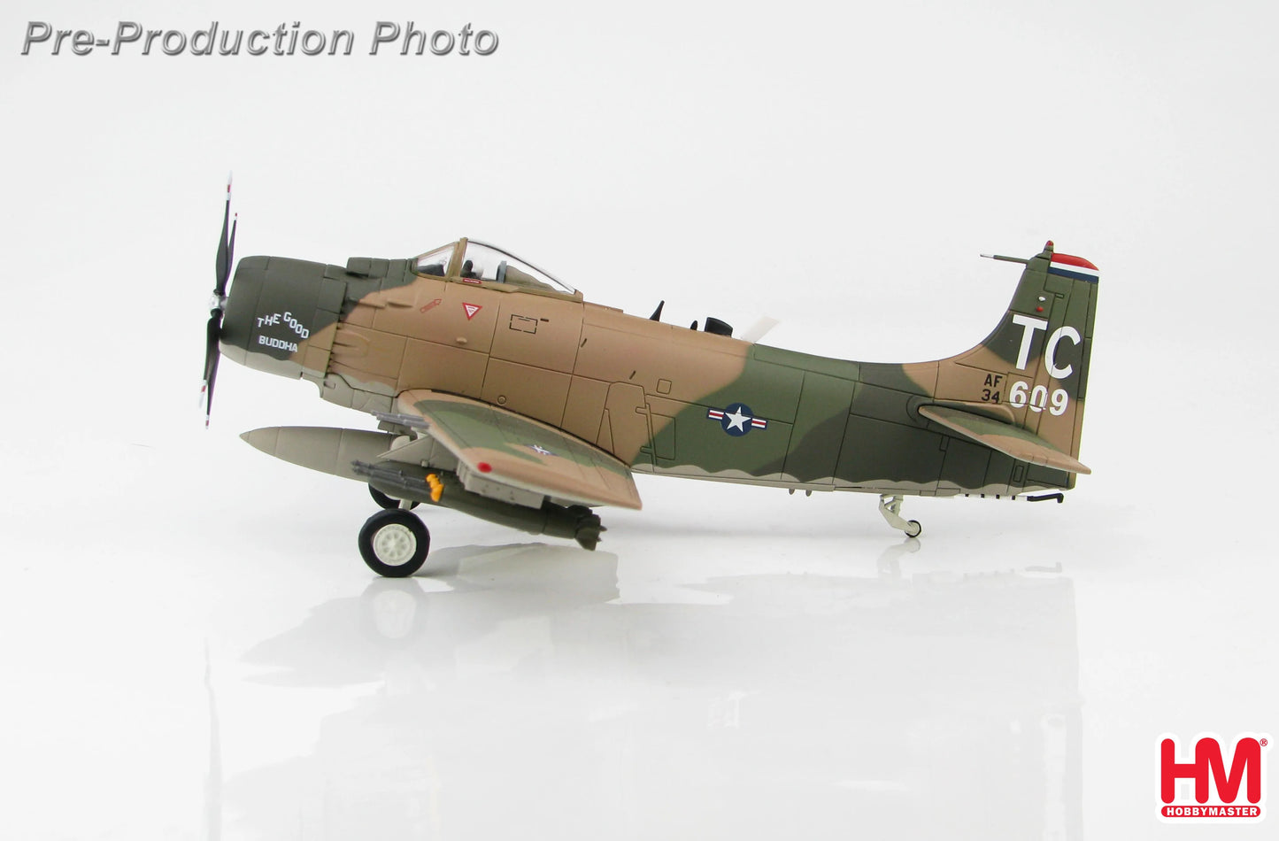 HOBBY MASTER DOUGLAS A-1H SKYRAIDERS