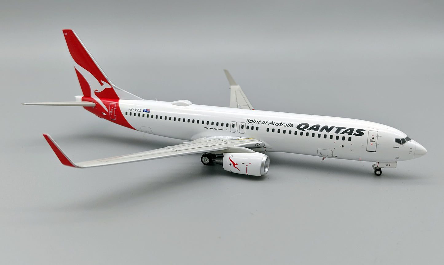 INFLIGHT 200 B737-838 QANTAS REG: VH-VZZ