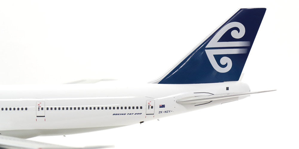 INFLIGHT 200 B747-200 AIR NEW ZEALAND REG: ZK-NZY