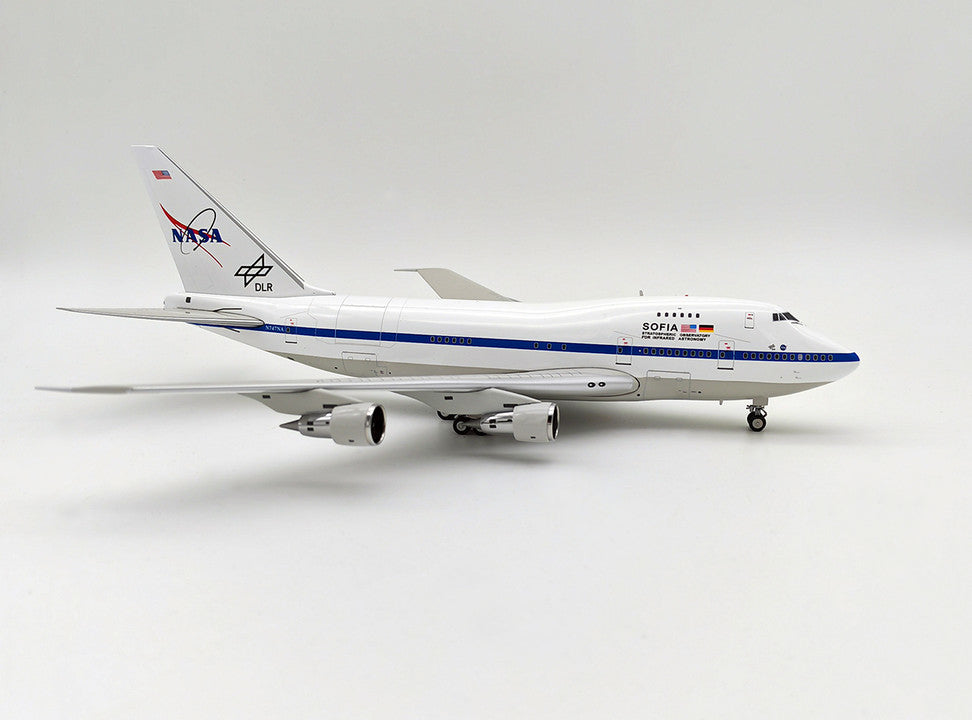 INFLIGHT 200 B747SP NASA "SOFIA" REG: N747NA WITH KEY CHAIN AND STAND