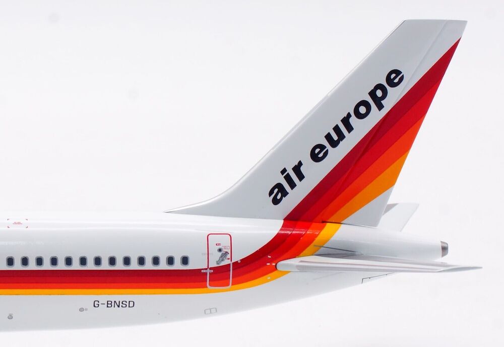 INFLIGHT 200 B757-236 AIR EUROPE REG: G-BNSD