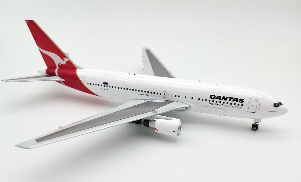 INFLIGHT 200 B767-238/ER QANTAS REG: VH-EAN