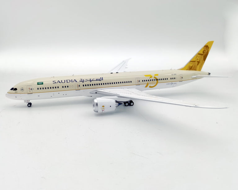 INFLIGHT 200 B787 SAUDI ARABIAN AIRLINES REG: HZ-ARE