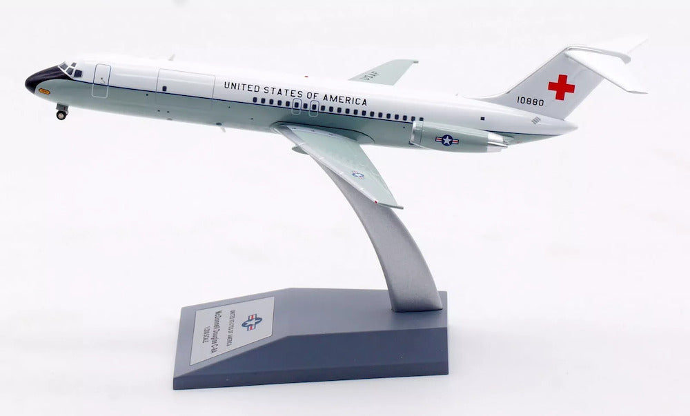 INFLIGHT 200 C-9A US AIR FORCE NIGHTINGALE REG: 71-0880