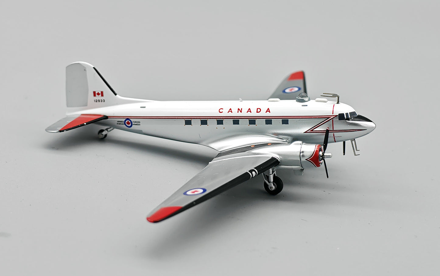 INFLIGHT 200 DC-3 CANADIAN AIR FORCE REG: 12933