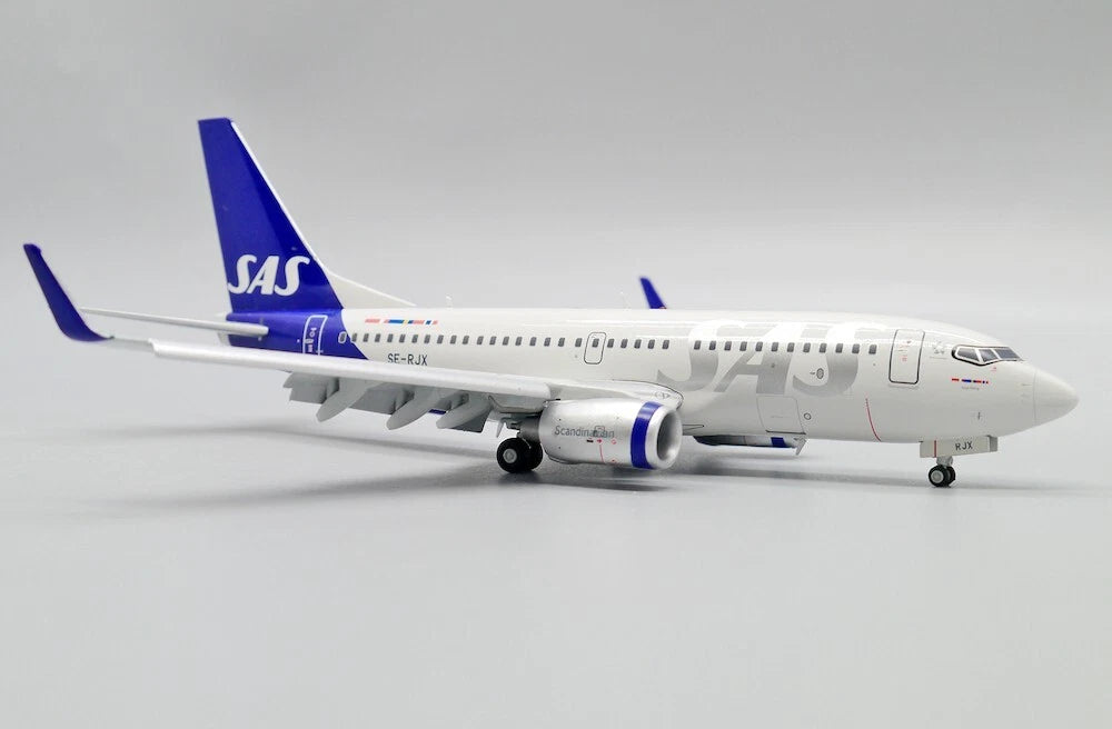 JC WINGS B737-700 SCANDINAVIAN AIRLINES (FLAPS DOWN) REG: SE-RJX