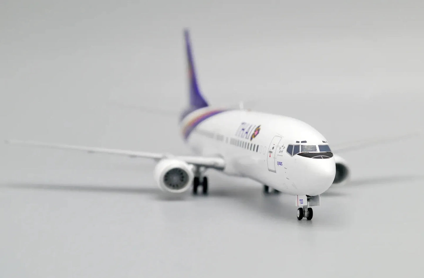 JC WINGS B737-400 THAI AIRWAYS REG: HS-TDD