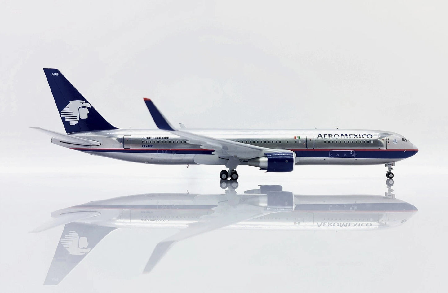 JC WINGS B767-300ER AEROMEXICO POLISHED REG: XA-APB