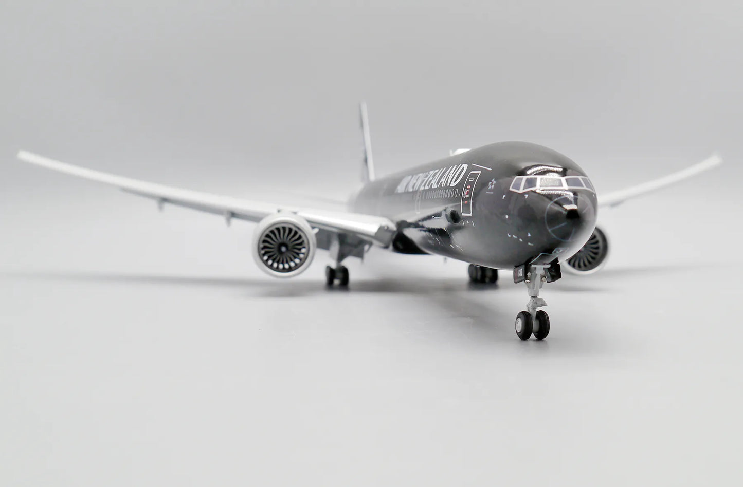JC WINGS B777-300ER AIR NEW ZEALAND "ALL BLACKS" (FLAPS DOWN) REG: ZK-OKQ