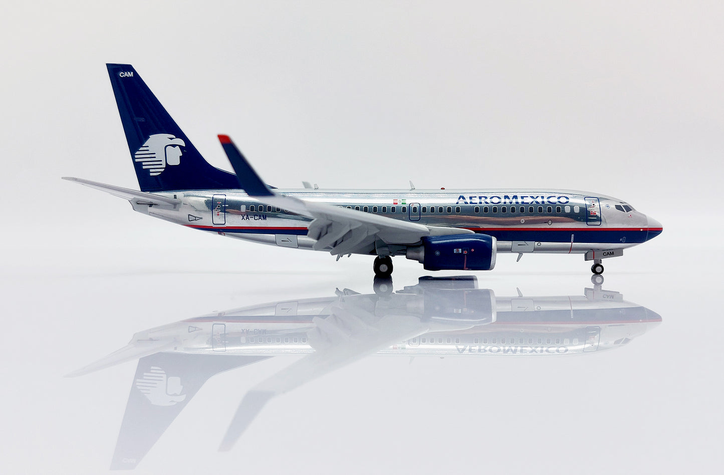 JC WINGS B737-700 AEROMEXICO (POLISHED) (FLAPS DOWN) REG: XA-CAM