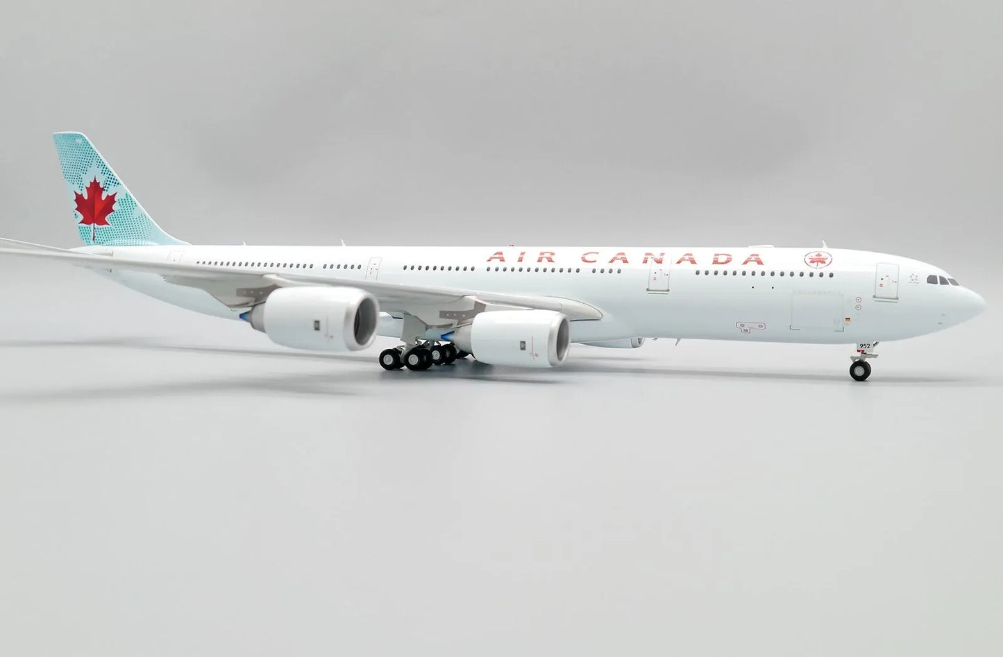 JC WINGS A340-500 AIR CANADA REG: C-GKOM