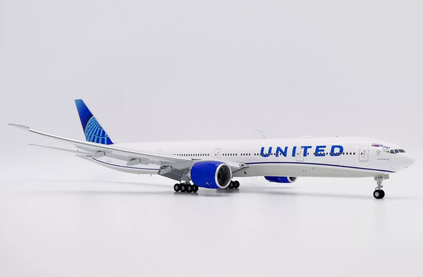 JC WINGS B777-300ER UNITED AIRLINES "SYDNEY WORLD PRIDE" (FLAPS DOWN) REG: N2749U