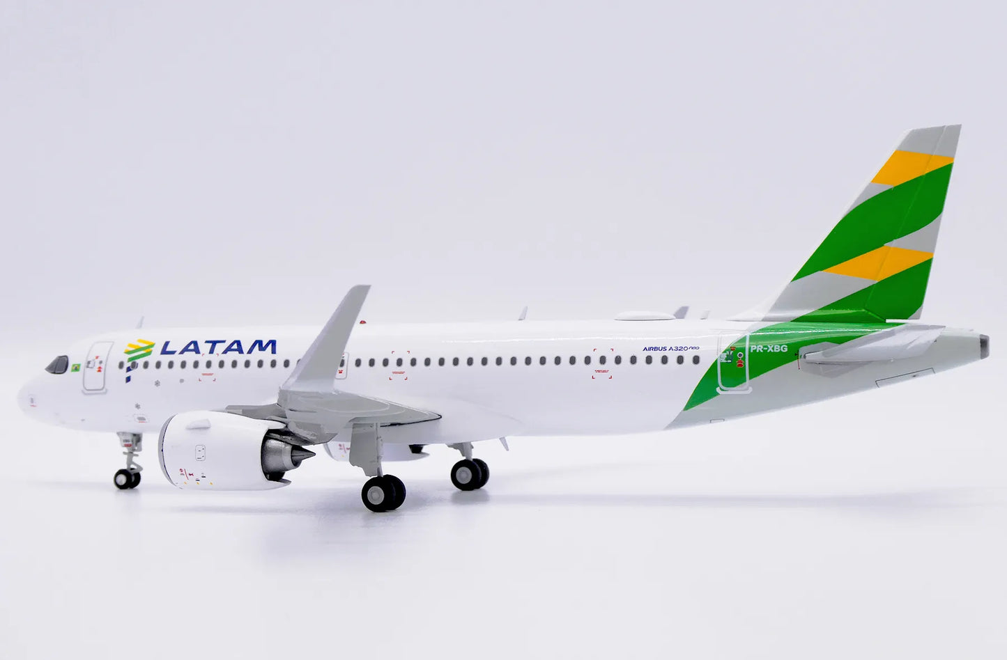 JC WINGS A320NEO LATAM "BRAZIL FLAG" REG: PR-XBG
