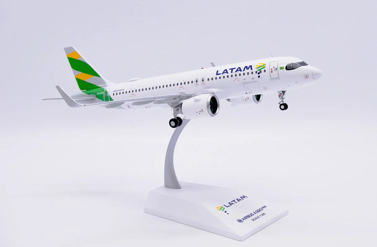 JC WINGS A320NEO LATAM "BRAZIL FLAG" REG: PR-XBG