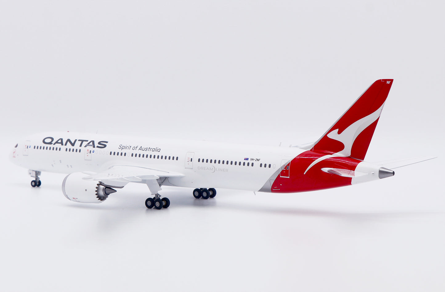 JC WINGS B787-9 DREAMLINER QANTAS "NEW COLOURS" REG: VH-ZNF