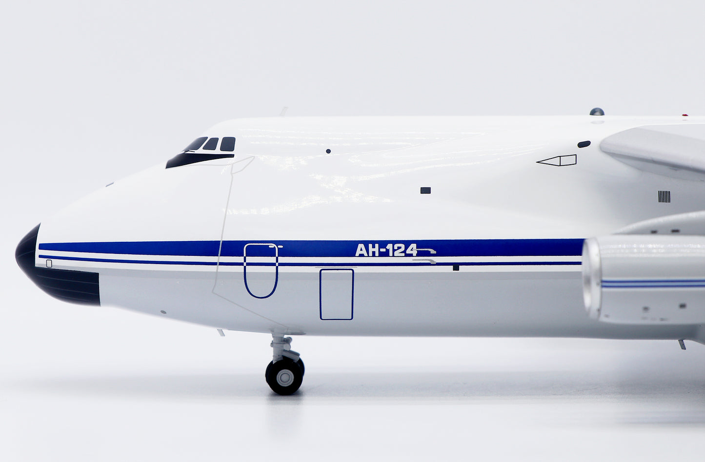 JC WINGS AN-124 RUSLAN SOVIET AIR FORCE REG: 09