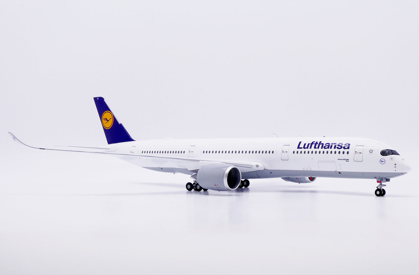 JC WINGS A350-900XWB LUFTHANSA REG: D-AIXD