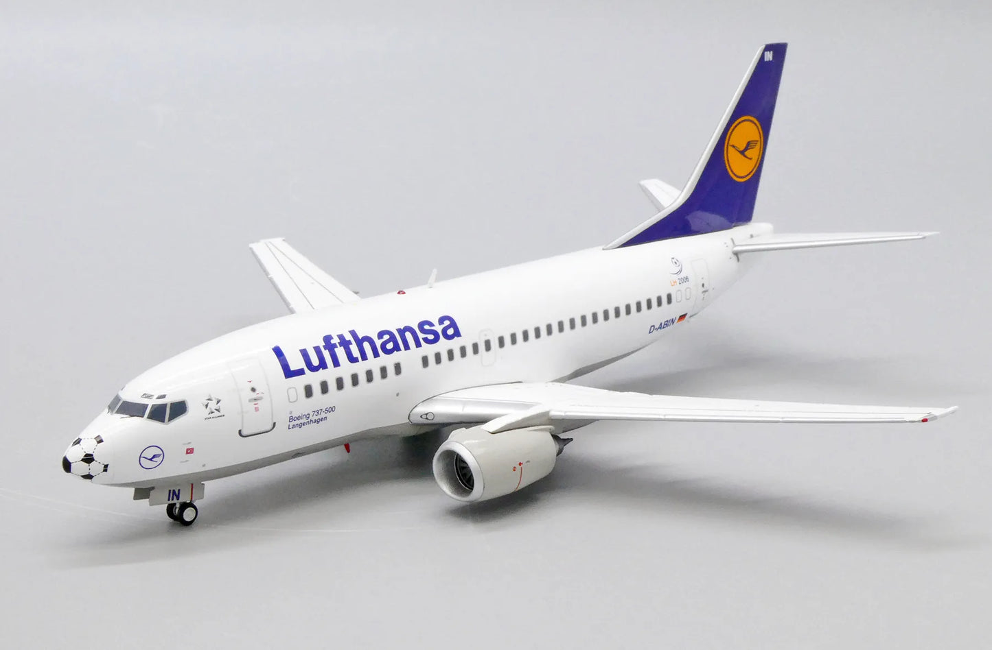 JC WINGS B737-500 LUFTHANSA "FOOTBALL NOSE" REG: D-ABIN