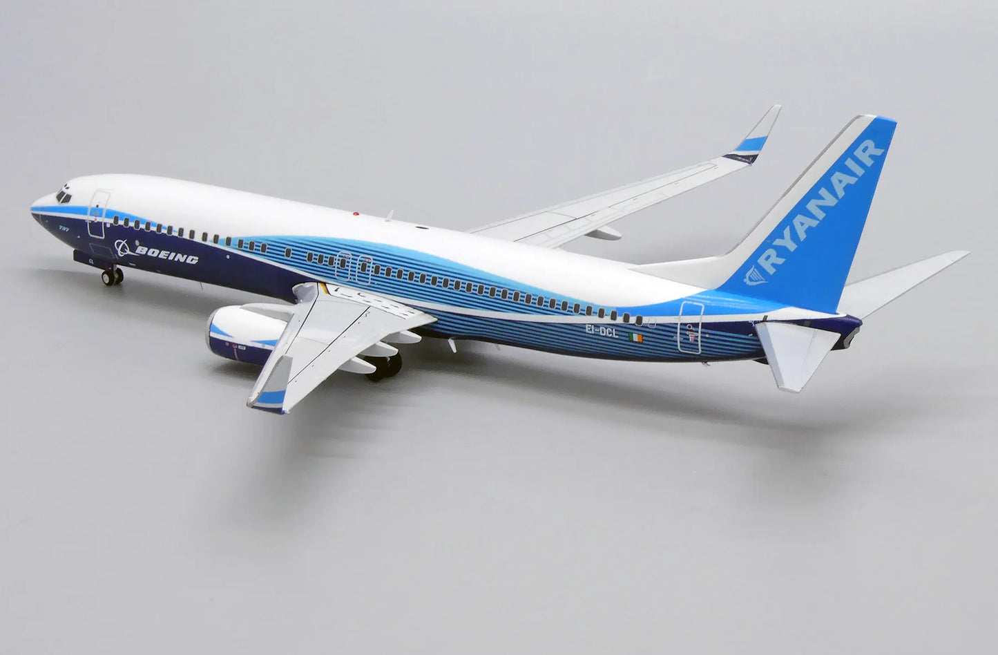 JC WINGS B737-800 RYANAIR "DREAMLINER COLOURS" REG: EI-DCL