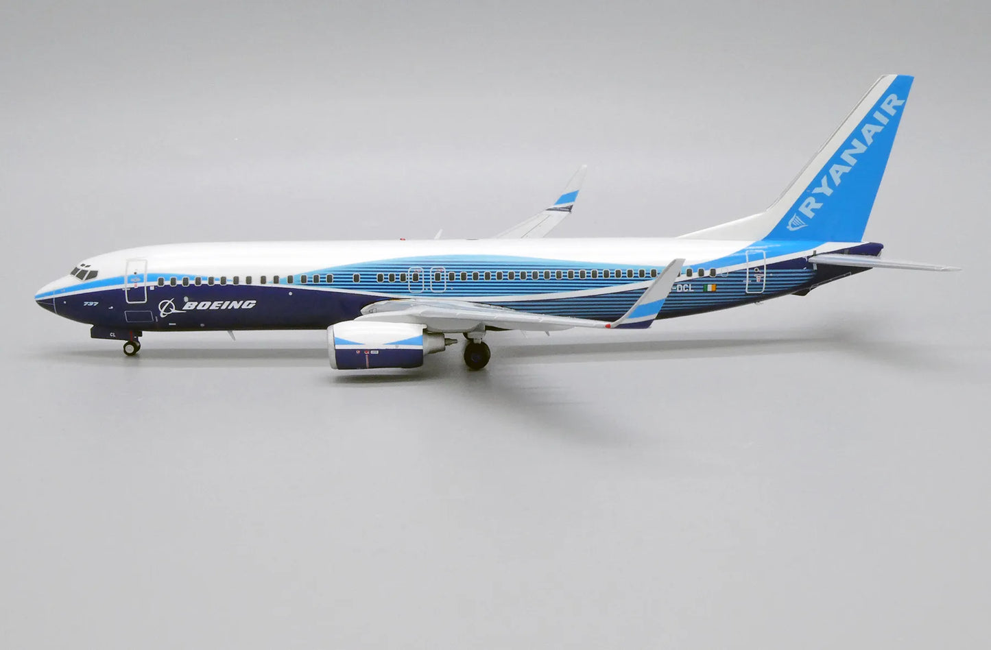 JC WINGS B737-800 RYANAIR "DREAMLINER COLOURS" REG: EI-DCL