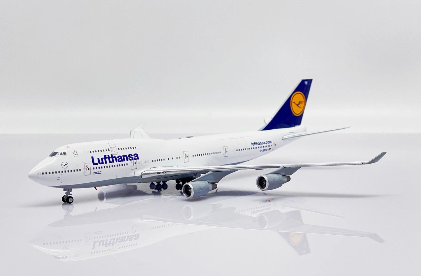 JC WINGS B747-400 LUFTHANSA REG: D-ABTE + LIMITED EDITION AVIATIONTAG