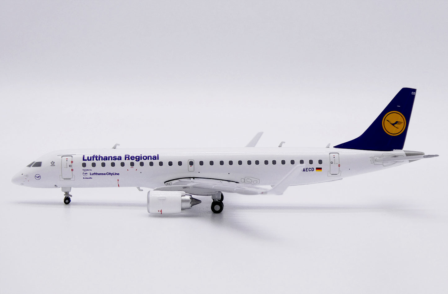 JC WINGS ERJ-190LR LUFTHANSA REGIONAL REG: D-AECA
