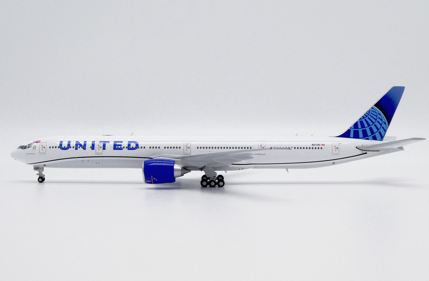 JC WINGS B777-300ER UNITED AIRLINES "SYDNEY WORLD PRIDE" REG: N2749U