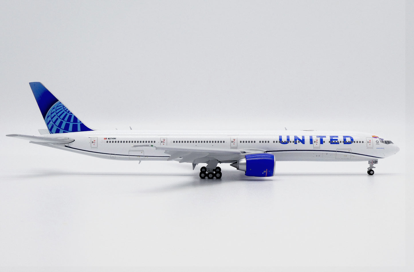 JC WINGS B777-300ER UNITED AIRLINES "SYDNEY WORLD PRIDE" (FLAPS DOWN) REG: N2749U