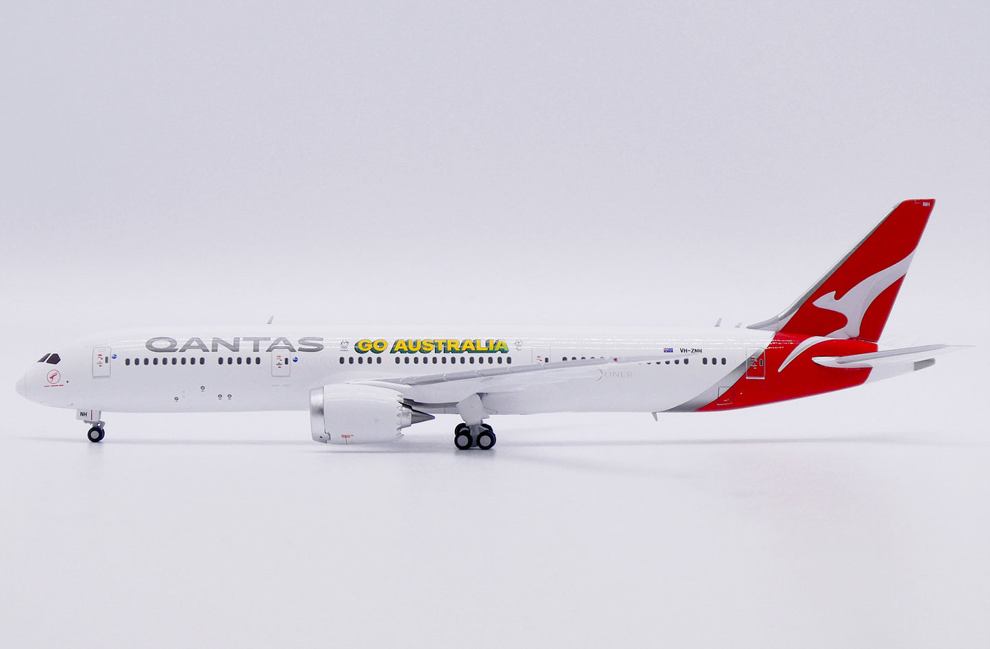 JC WINGS B787-9 QANTAS DREAMLINER REG: VH-ZNH