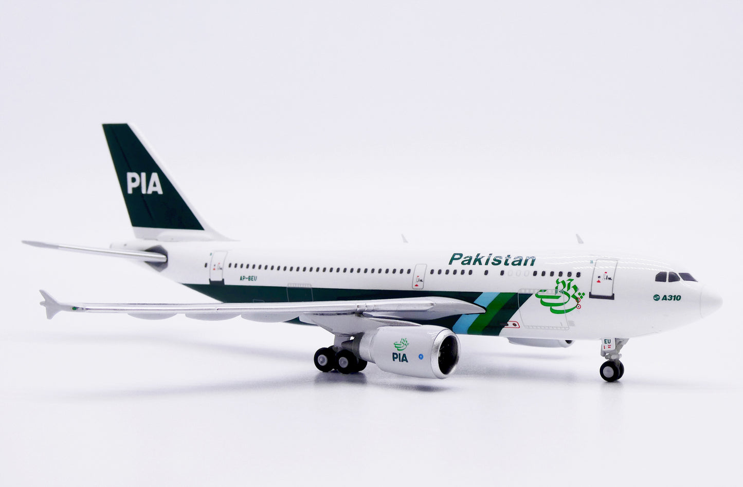 JC WINGS A310-300 PAKISTAN INTERNATIONAL (PIA) REG: AP-BEU