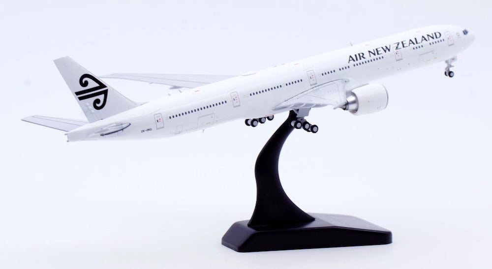 JC WINGS B777-300ER AIR NEW ZEALAND "ALL WHITE" REG: ZK-OKU