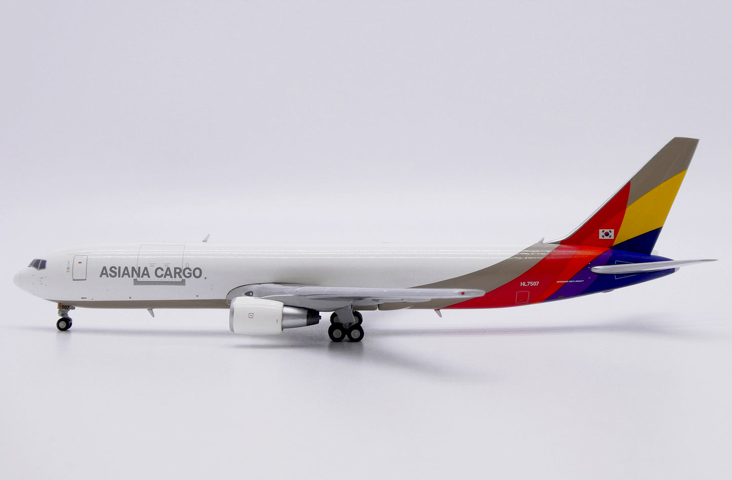 JC WINGS B767-300F ASIANA CARGO REG: HL7507