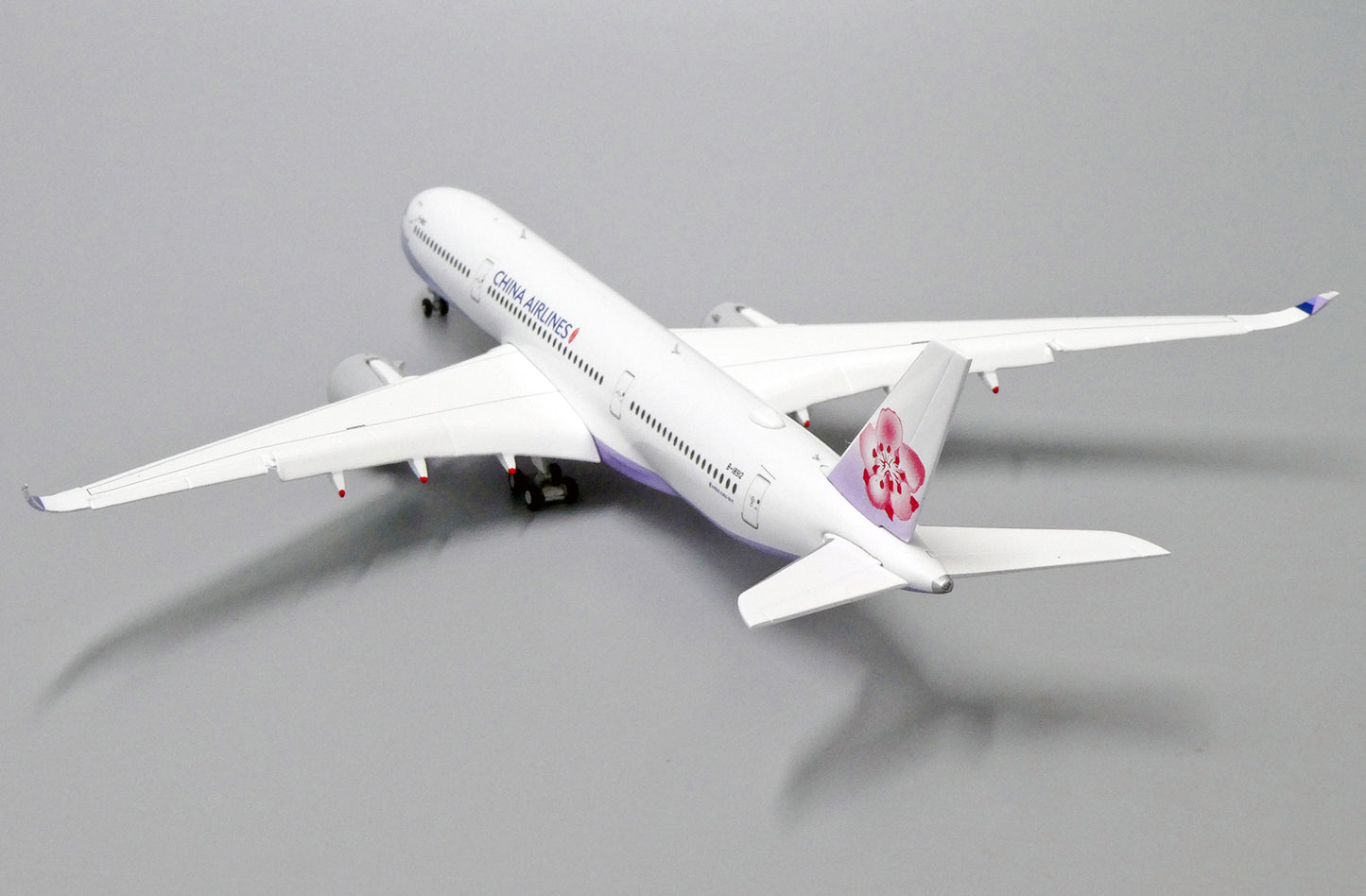 JCWINGS A350-900XWB CHINA AIRLINES (FLAPS DOWN) REG: B-18912