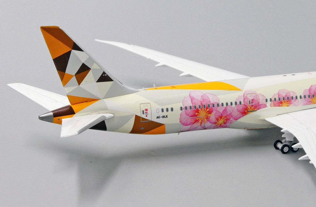 JC WINGS B787-9 DREAMLINER ETIHAD AIRWAYS "CHOOSE JAPAN LIVERY" REG: A6-BLK