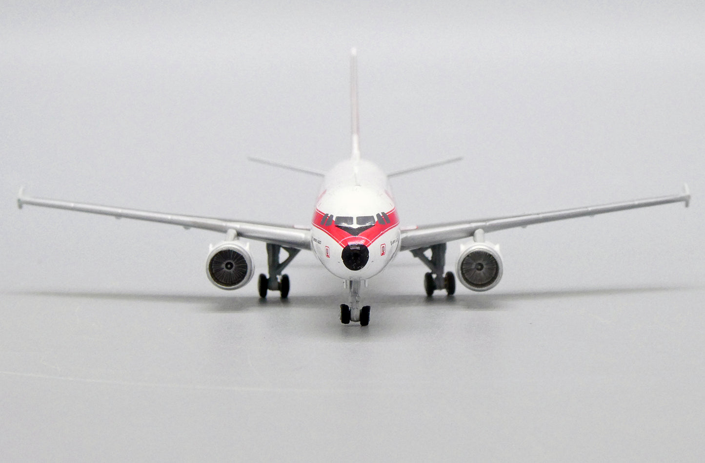 JCWINGS MIDDLE EAST AIRLINES A320 REG: OD-MRT